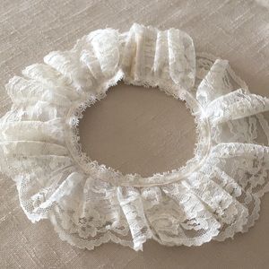 Vintage Lace Collar Choker Ivory Velcro